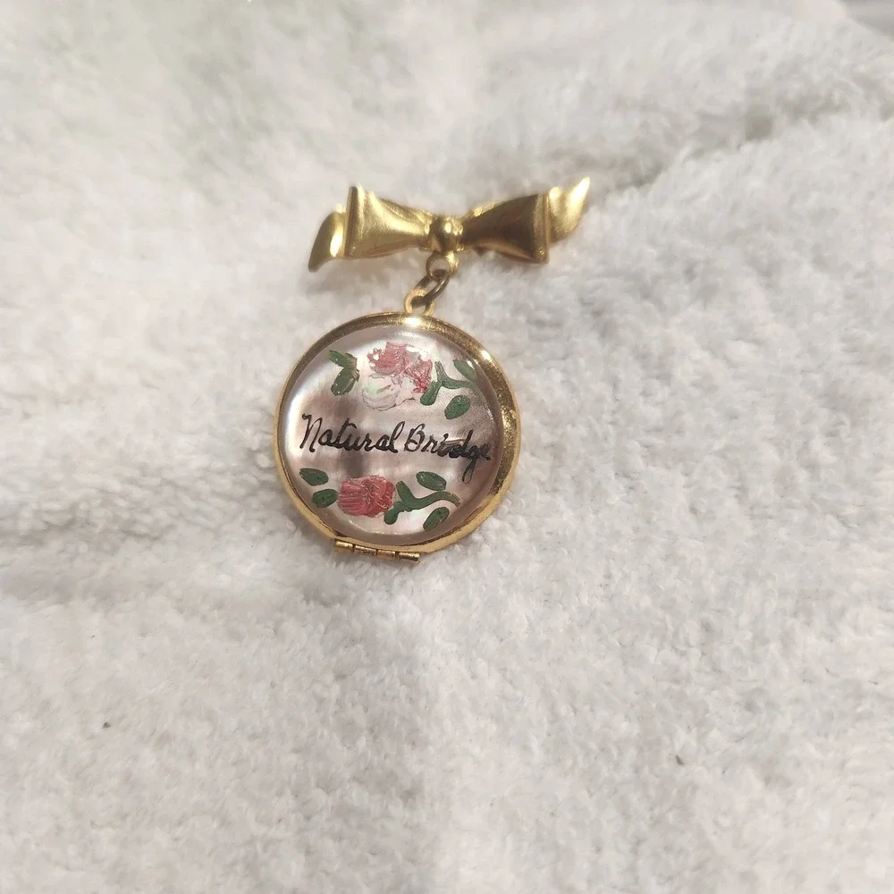 Vintage Natural Bridge Virginia Souvenir Locket Brooch Gold Tone Bow Rose Floral